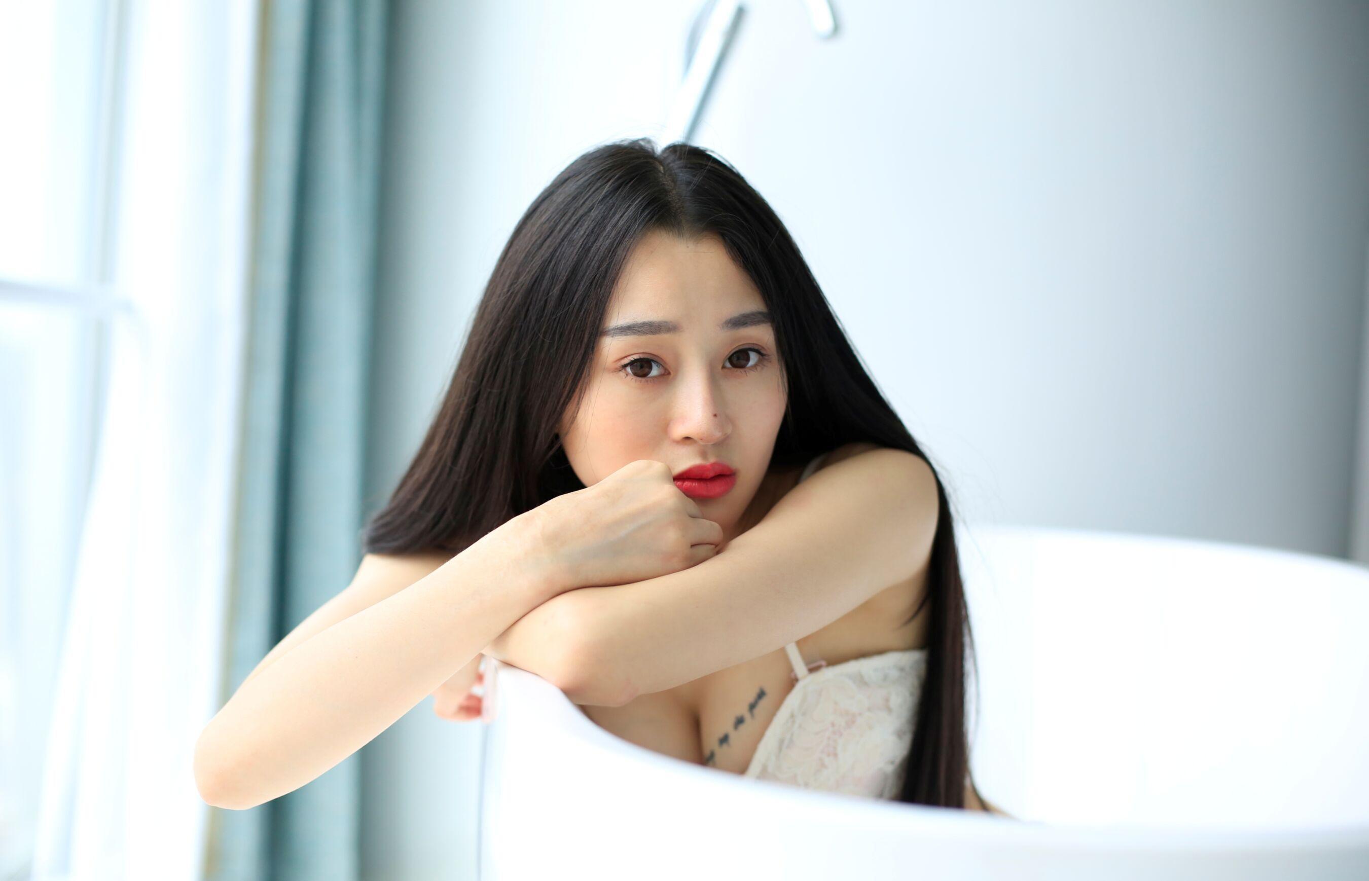 国模套图 素人私房流出(406)