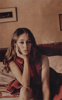 alycia debnam carey - Alycia Debnam-Carey - Page 33 HsBiRttL_o