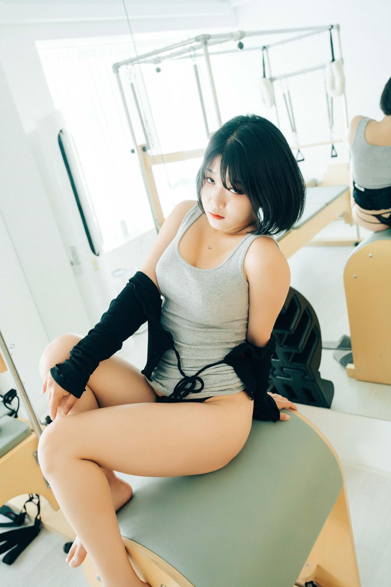 ZIA.Kwon 권지아, Haivia Photobook ‘Oily’ Set.01(10)