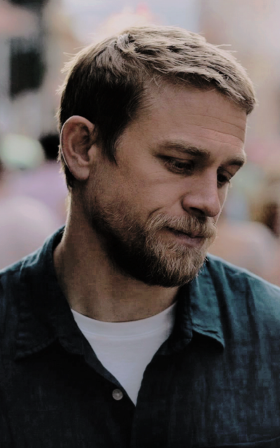 Charlie Hunnam - Page 2 QCWxGAke_o