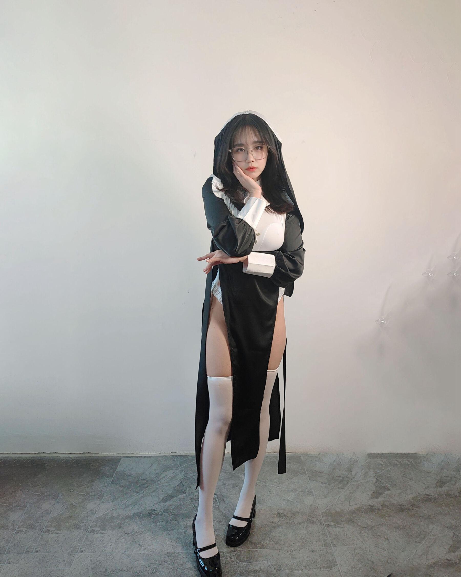国模套图 Ceason Photography《修女服》(3)