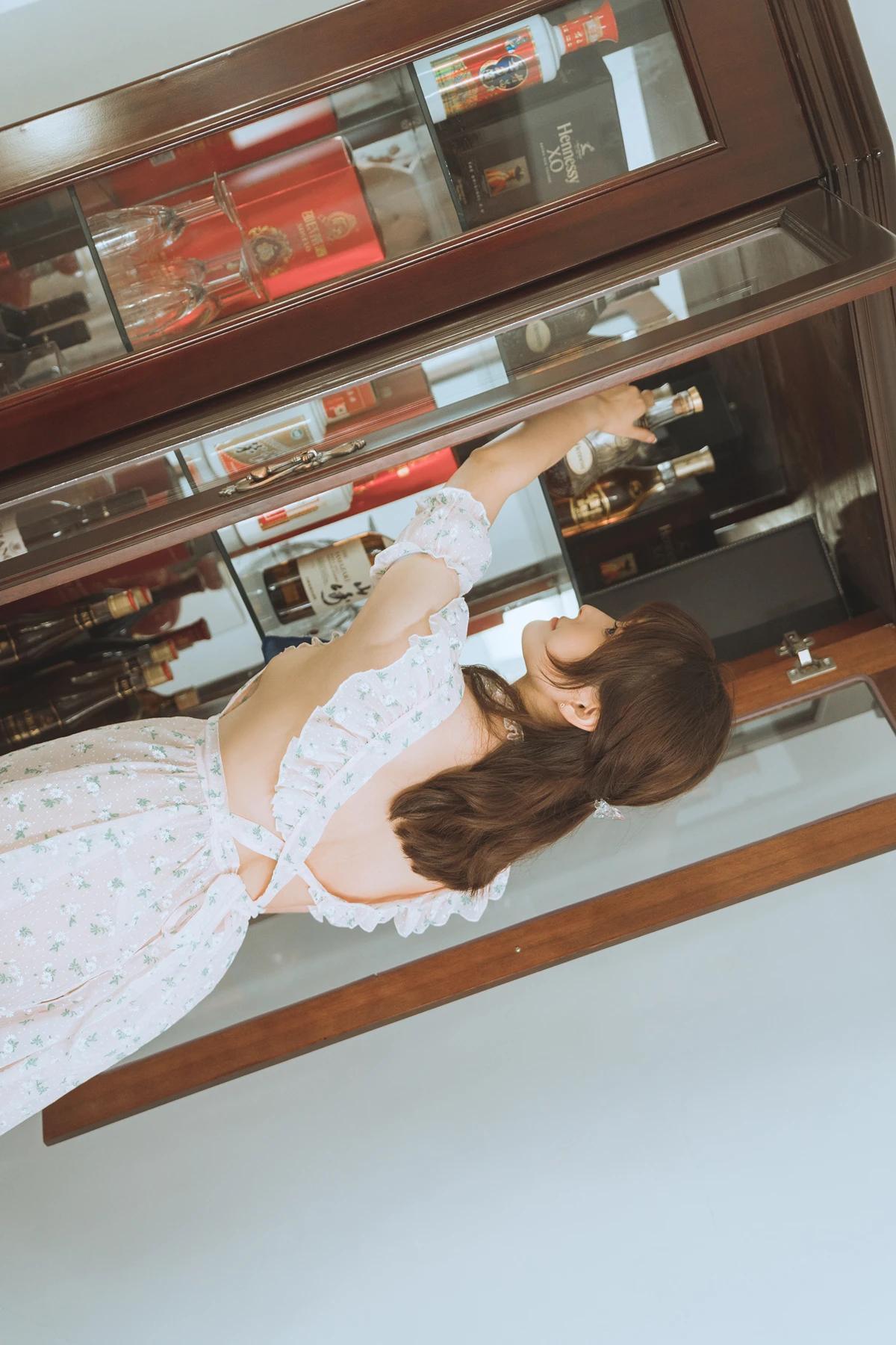 Cosplay Natsuko夏夏子 – 碎花围裙(2)
