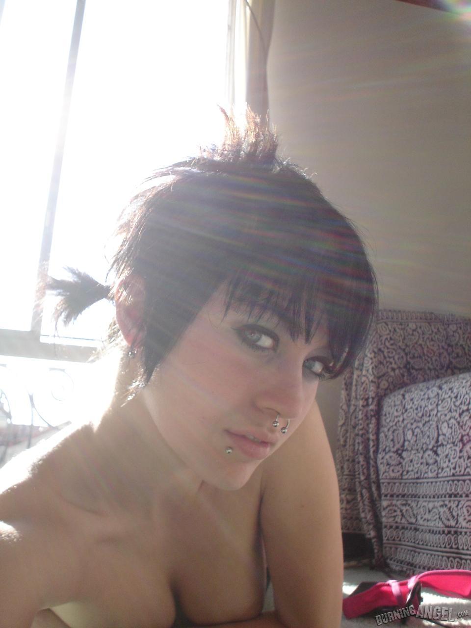 Short-haired punk chick with pierced nose, lip, navel in her own photos(9)