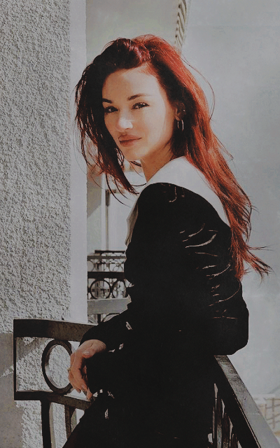 Crystal Reed M7nOrzcN_o