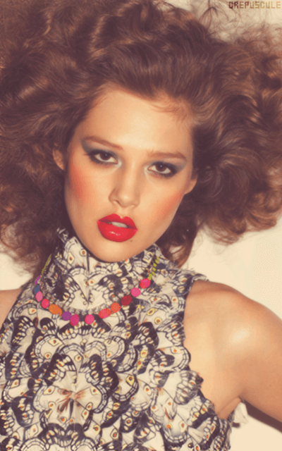 Anaïs Pouliot - Page 6 DTCgNjm7_o