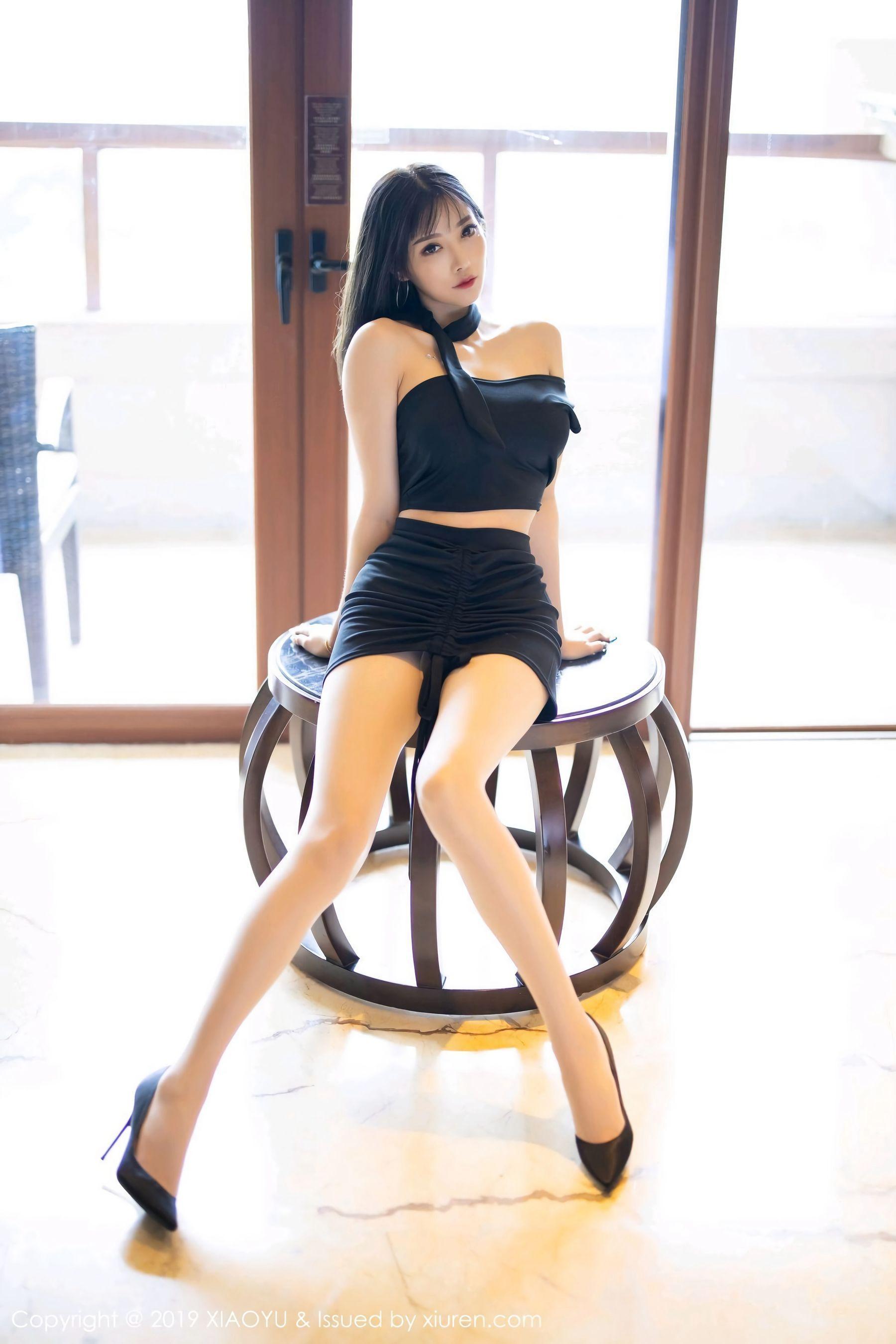 杨晨晨sugar《黑丝内衣的魅惑与丝袜的朦胧诱惑》 [语画界XIAOYU] Vol.134 写真集(25)