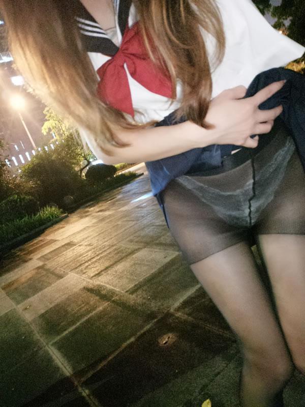 网红小胖丁黑丝美腿大胆写真(27)