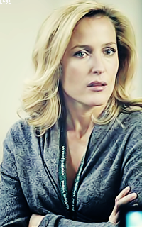 Gillian Anderson C6CGiZkH_o