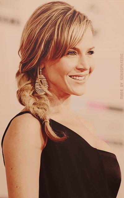 Julie Benz MxG45TiU_o