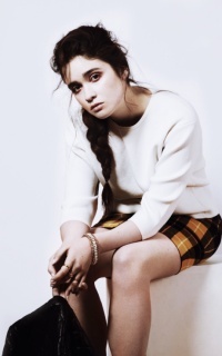 Alice Englert LFHTpIlX_o