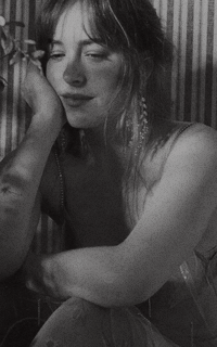 brunetka - Dakota Johnson 6XOIonbx_o