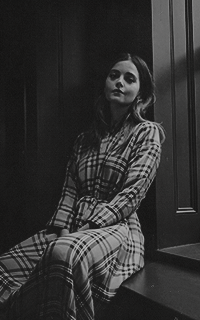 Jenna Coleman XehRuaIe_o