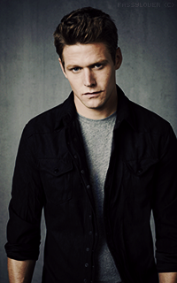 Zach Roerig  EwU4VEo0_o