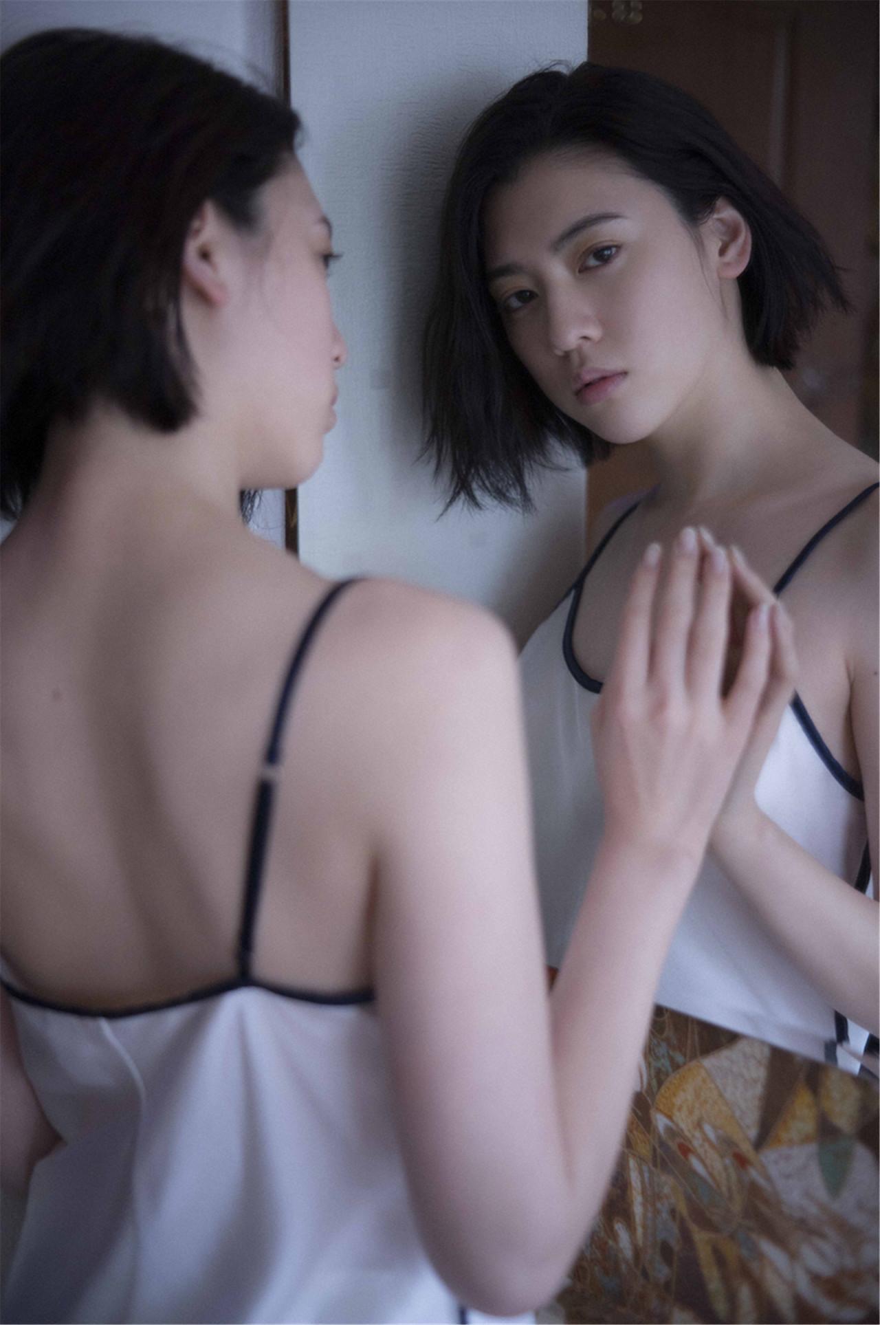 Ayaka Miyoshi 三吉彩花, デジタル写真集 「空をこえて」 Set.01(30)