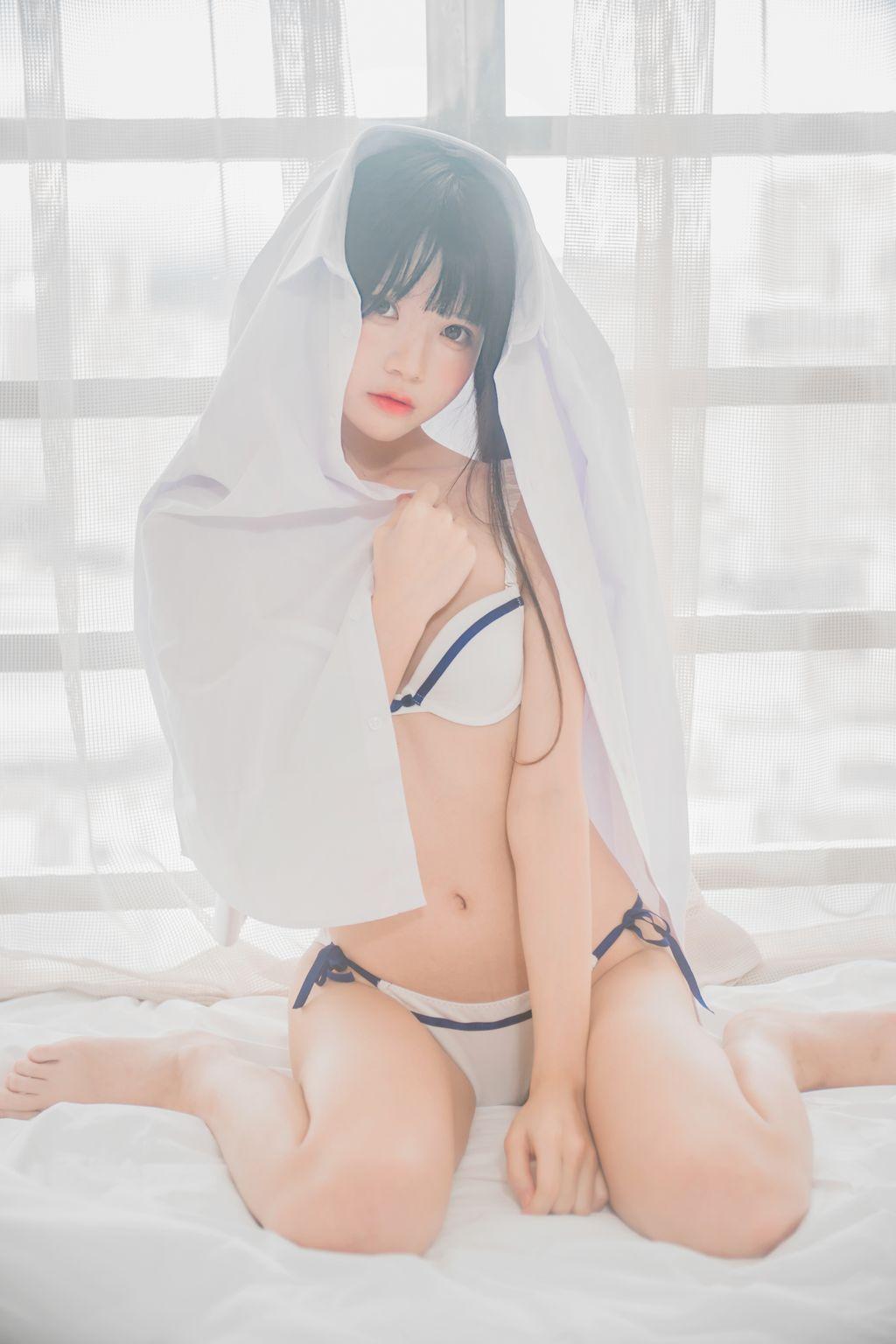 Coser @ 桜 桃 喵 Vol.073: 白 衬衫 双 马尾 (47 photos)(41)