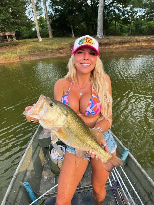 GIRL FISHING XmnuasWc_o