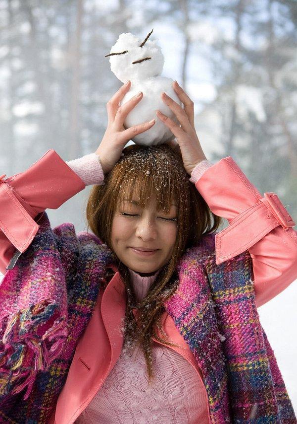 Adorable Japanese teen Minor poses naked on bed in the Winter(3)