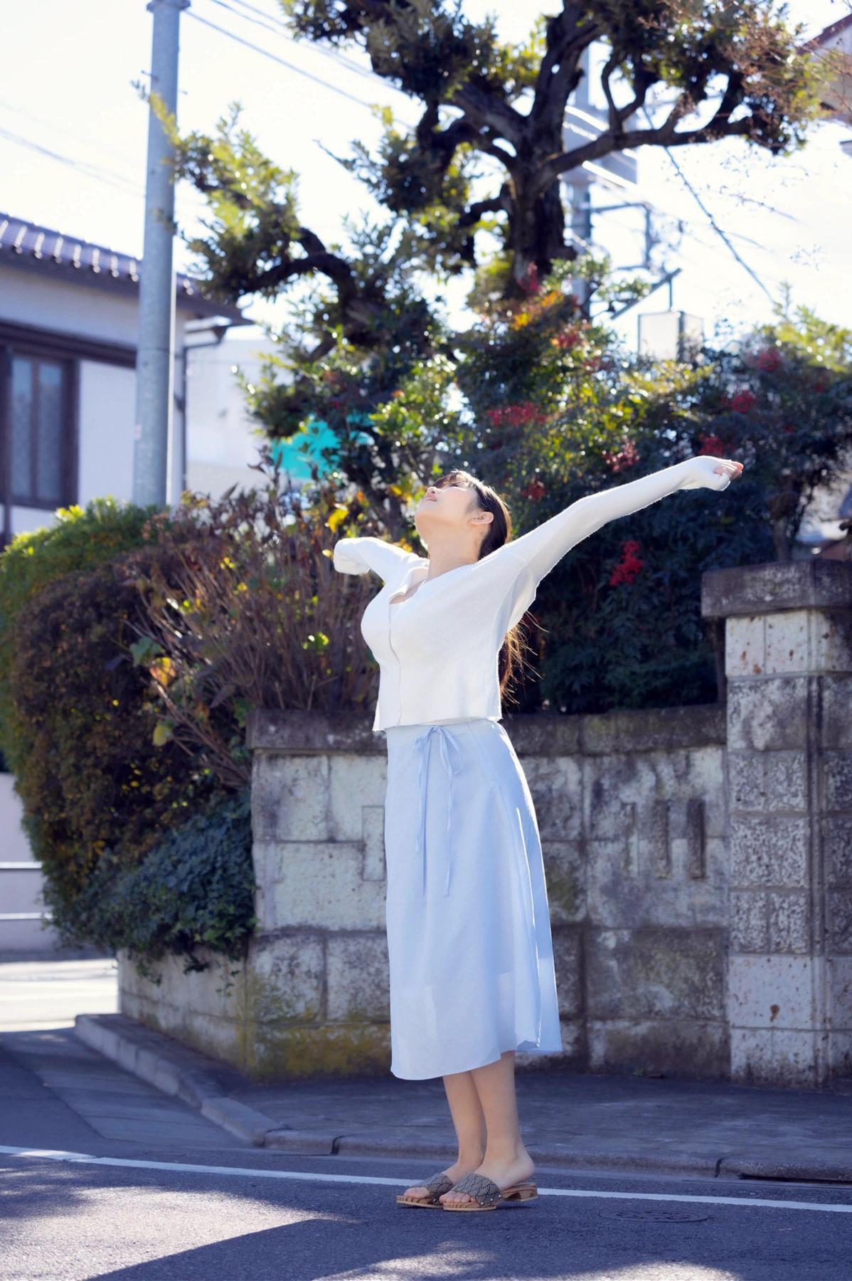 Maya Kikuchi 菊池まや, グラビア写真集 君の視線に焦がされて(4)