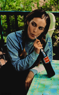 Riley Keough - Page 2 KYqxkAaR_o