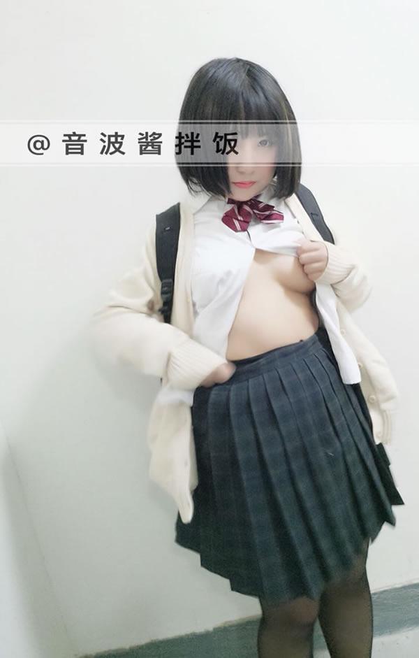 微博萝莉美女音波酱拌饭黑丝楼道无圣光人体写真(37)