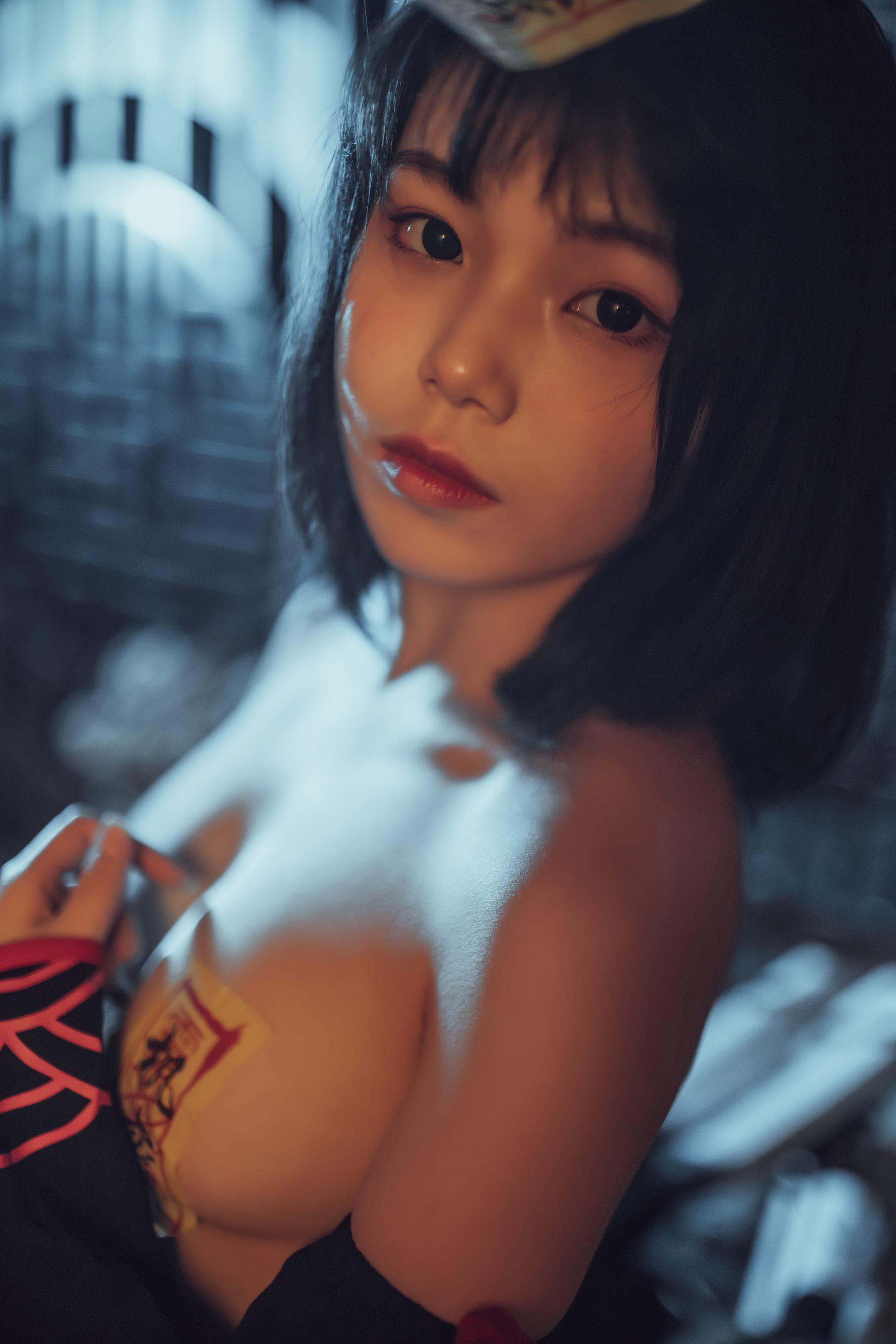 [Cosplay] 七月喵子 – 小僵尸(15)