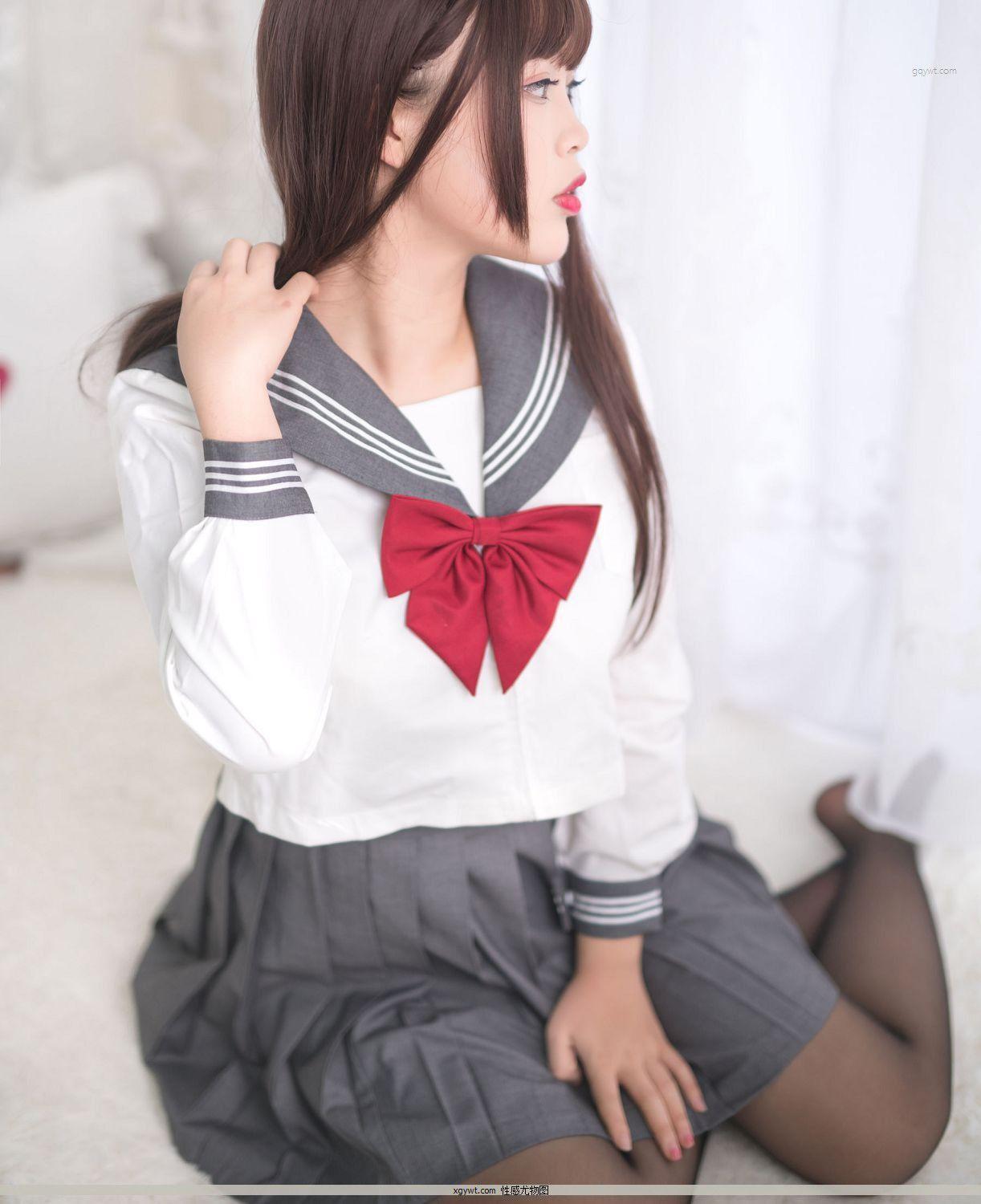 [福利女神Cosplay] 萌系小姐姐-白烨- - 黑丝制服少女 摄影套图(8)