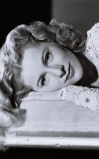 Joan Fontaine NigYdx7I_o