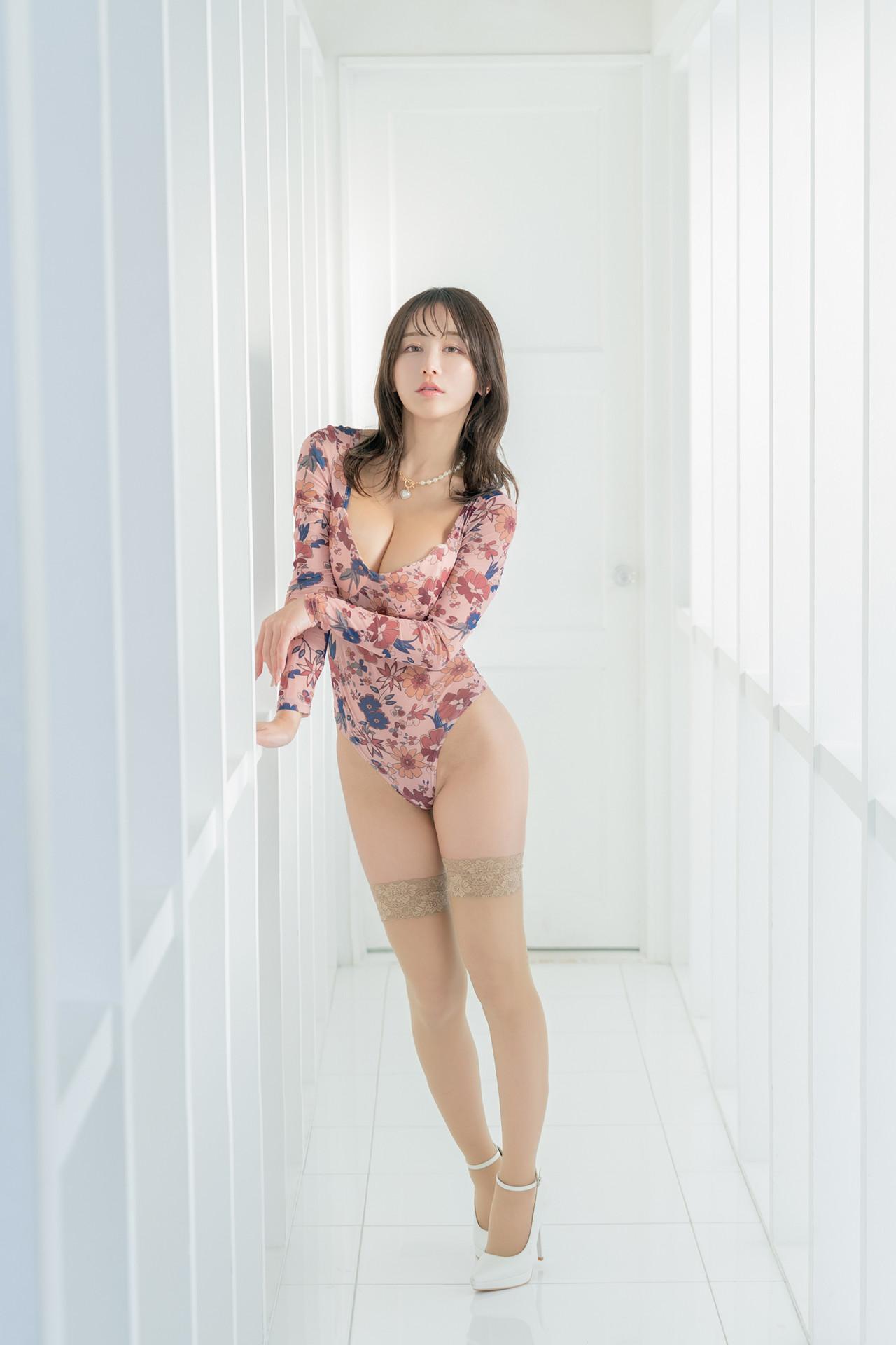 Ikumi いくみ, デジタル写真集 Flowery Leotard(2)