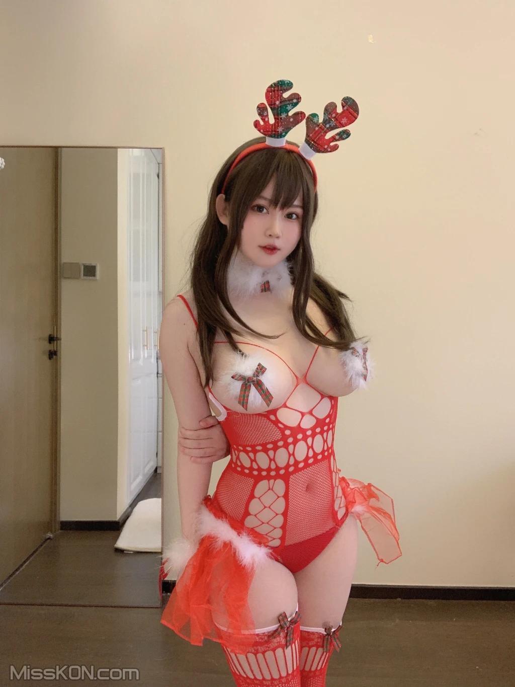 Coser@蜜桃少女是依酱呀: 2021圣诞特辑 (58 photos )(54)