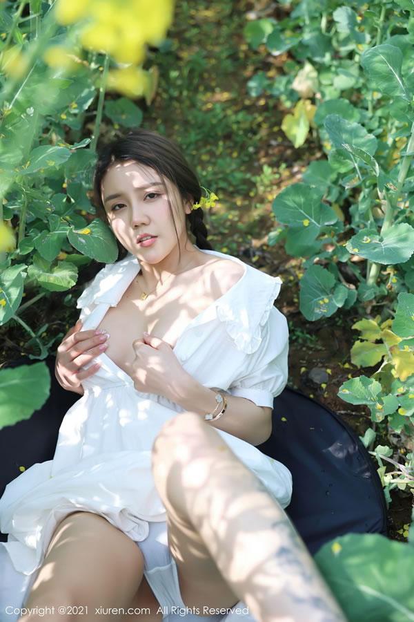 双麻花美女夏西CiCi户外花丛外拍清纯动人(11)