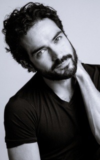 Alfonso Herrera HHMxbqdh_o