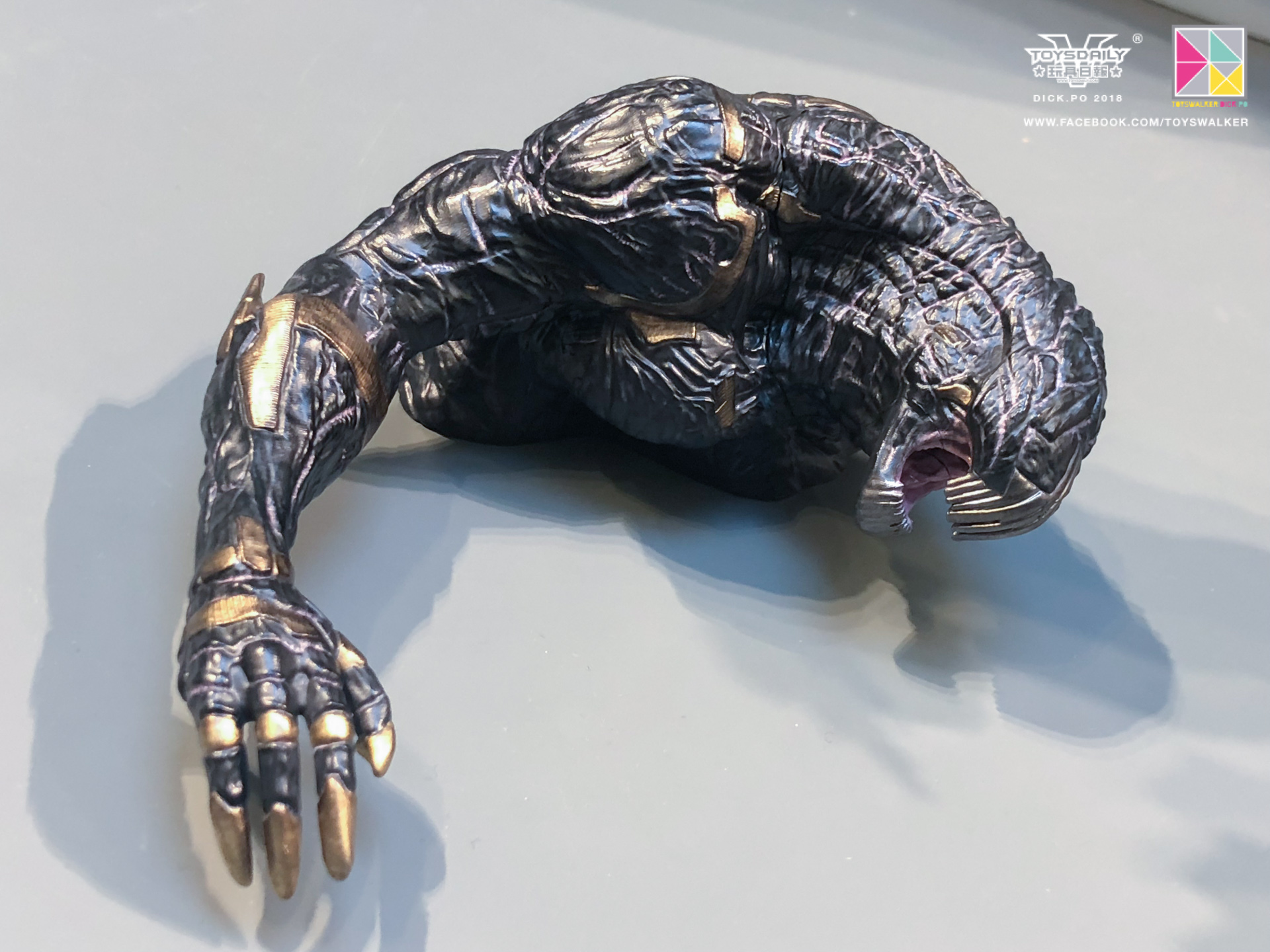 Exhibition Hot Toys : Avengers - Infinity Wars  IWZMFCuw_o