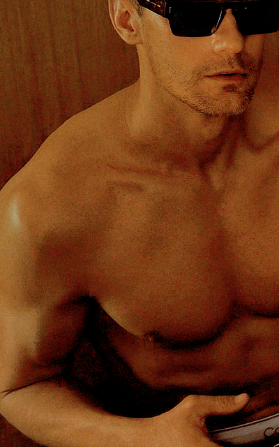 Alexander Skarsgard  - Page 2 HGzh7rzo_o