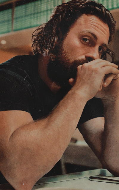 brunet - Aaron Taylor-Johnson 6bqjxmY0_o