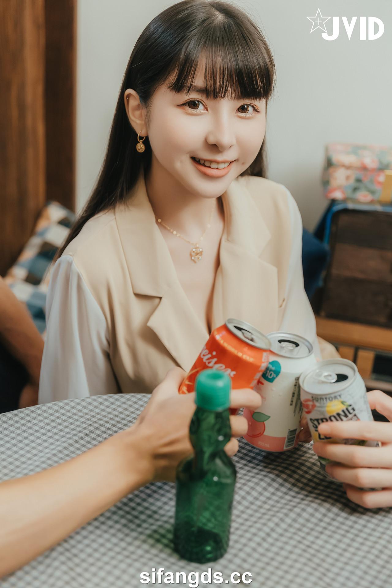 JVID 月台尼Tiny – 🔞女大生交友不慎被學長們酒後亂性😖原本要慶祝Tiny拿到獎學金💰現在身上都是獎學……精🥛🔞 Set.01(1)