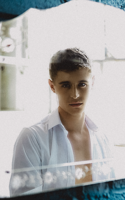 Max Irons I2pvs6KG_o