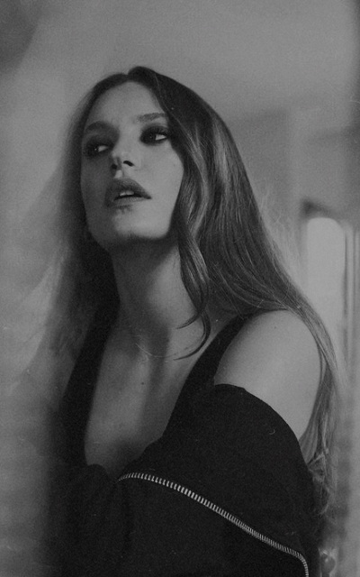 Serenay Sarikaya 0rfCPgt4_o