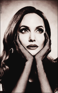 Angelina Jolie UTH3j2JF_o