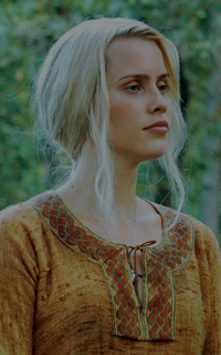 Claire Holt VxYGRHQi_o