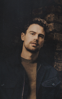 Theo James  NdkvWFHO_o