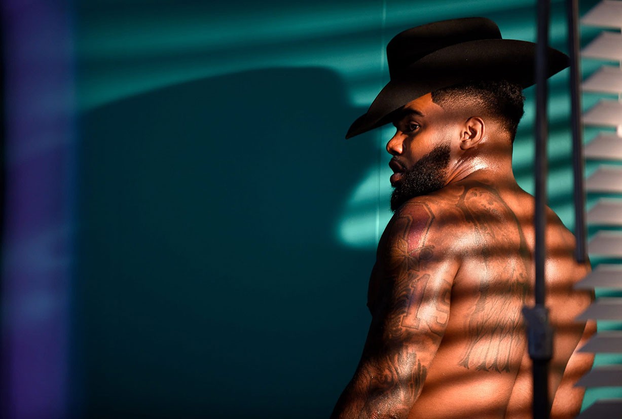 Ezekiel Elliott - ESPN The Body Issue 2017 / photo by Kwaku Alston Ezekiel Elliott - ESPN The Body Issue 2017 / photo by Kwaku Alston