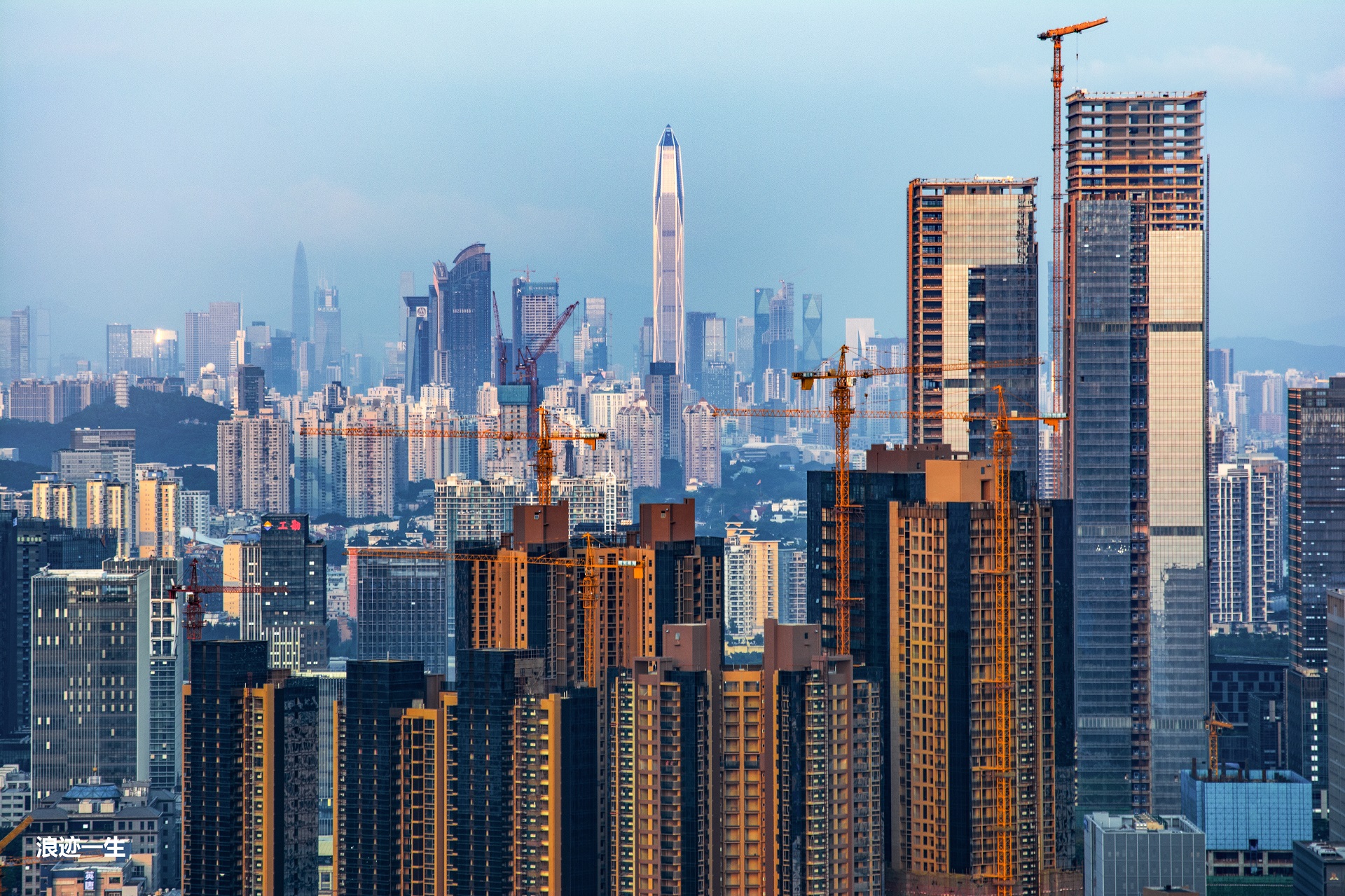 Largest city перевод. Шеньжень. The largest City in the World. Morning Skyline SKYSCRAPERCITY. A Low-Angle view of skyscrapers in Shenzhen, China..