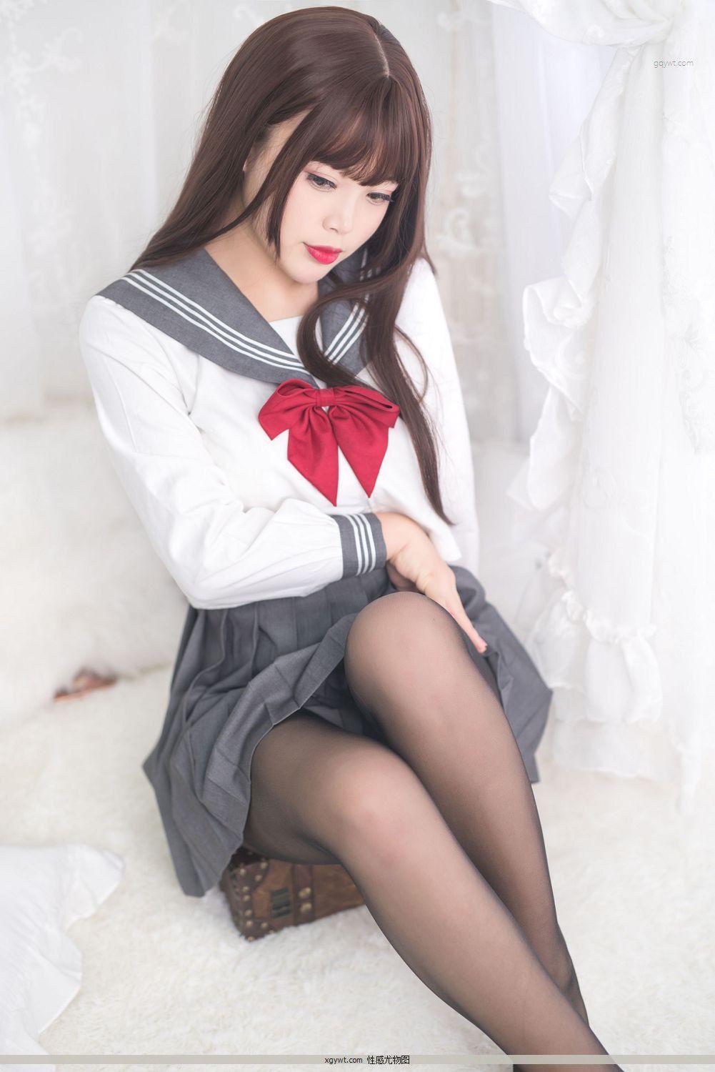 [福利女神Cosplay] 萌系小姐姐-白烨- - 黑丝制服少女 摄影套图(13)