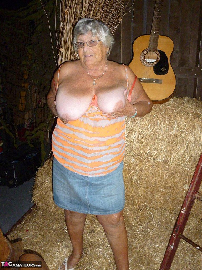 Fat oma Grandma Libby gets naked in a barn while playing acoustic guitar(7)