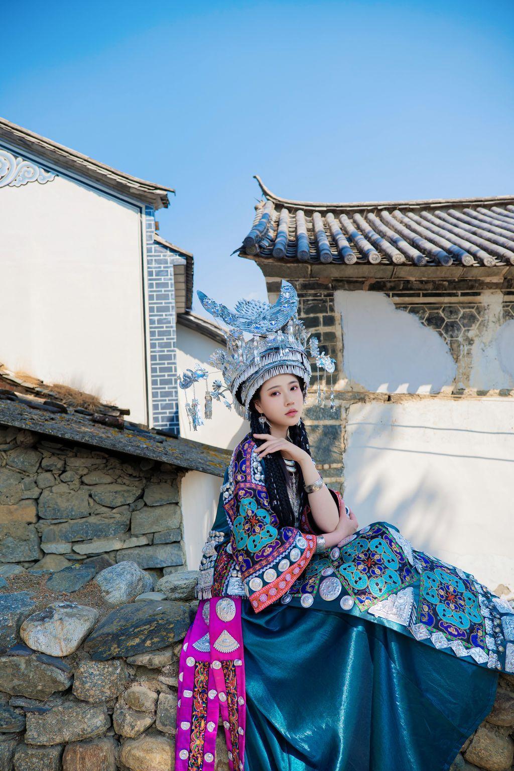 Coser@年年Nnian: 苗疆女孩 (50 photos)(14)