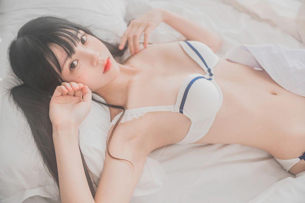 Coser @ 桜 桃 喵 Vol.073: 白 衬衫 双 马尾 (47 photos)(32)