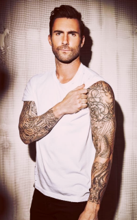 Adam Levine OresSxks_o