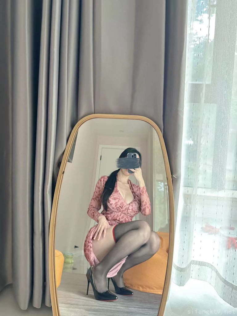 The goddess with big breasts and fat butts in the micro-circle with good looks and a perfect figure [Innocent Xiaochu] paid private photography [2]