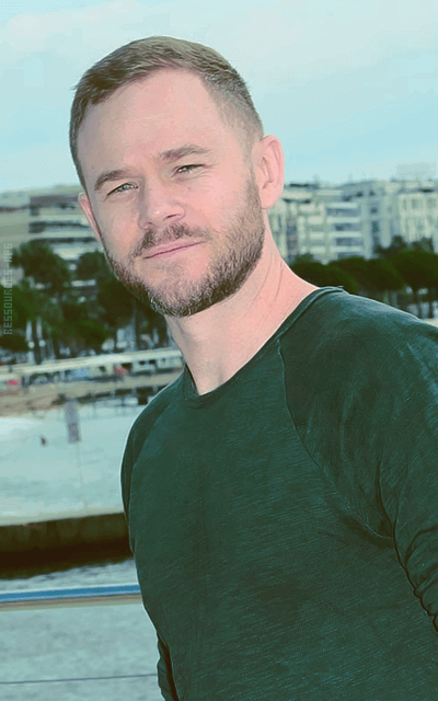 Aaron Ashmore O4QQvFZ5_o