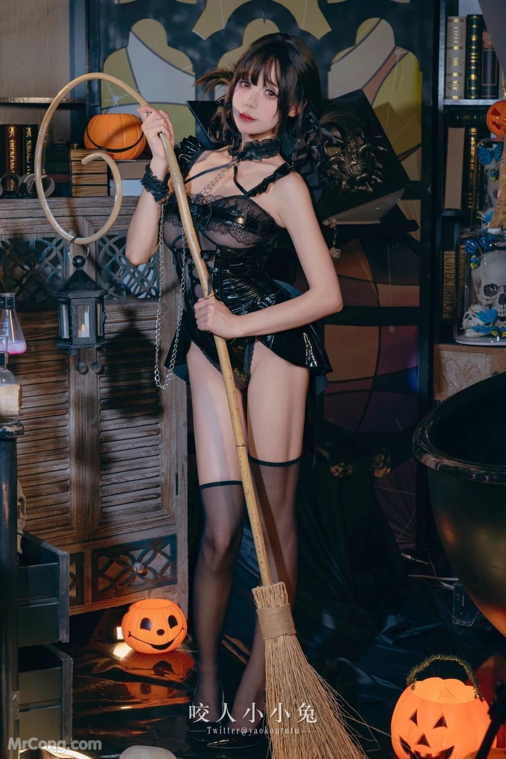 Coser@黏黏团子兔:『兔兔班车』万圣小恶魔 (41 photos )(1)